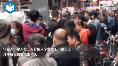年轻人开始排队撸蛇