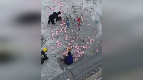 桥下现大量百元大钞