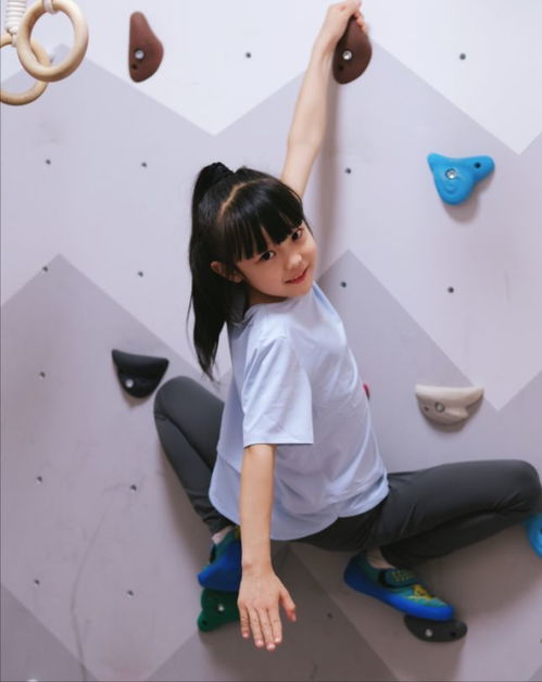 7岁女孩练出8块腹肌