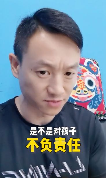 给女儿戴接孩子神器