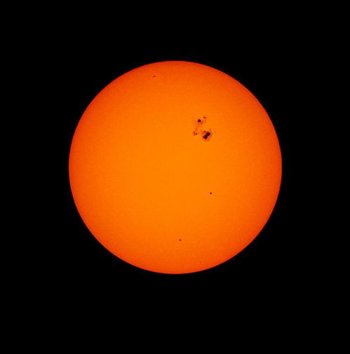 云南天空现血红太阳