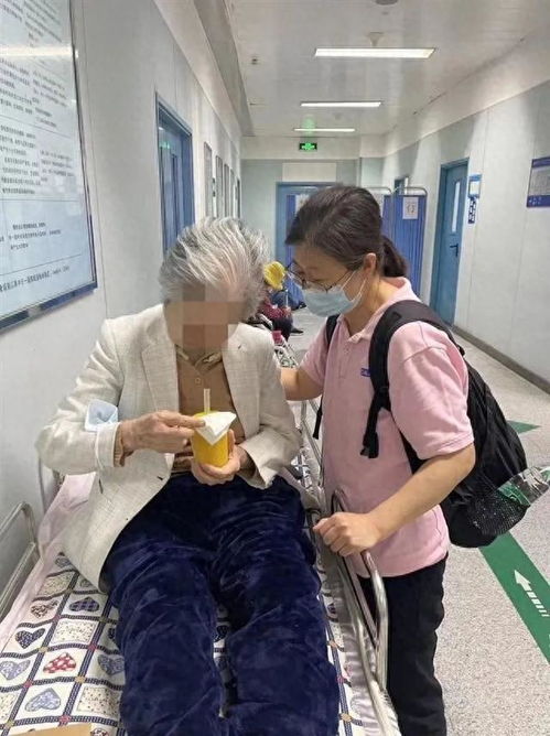 陪诊师半天收300元