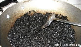 杯中吸管脏成芝麻糊