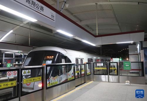 起重机侵入上海地铁 起重机侵入上海地铁