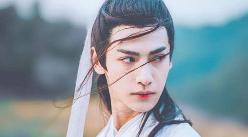 唐艺昕否认为爱改名