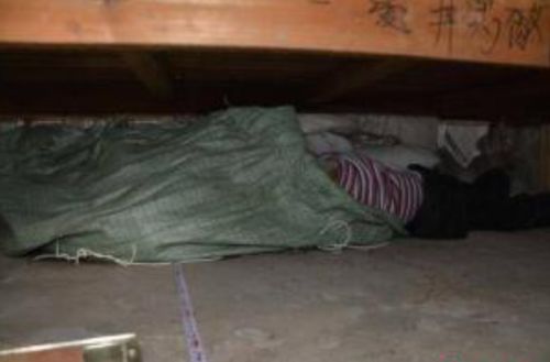 住酒店陌生人藏床底