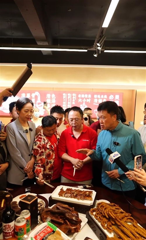 卤鹅哥投喂荣昌游客