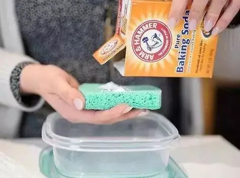 擦鼻涕纸扔进碗罐