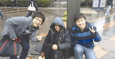 美国最帅乞丐走红