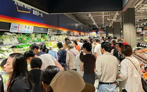 超市被3万人搬空货架