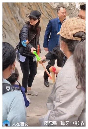 托举5岁坠海女儿