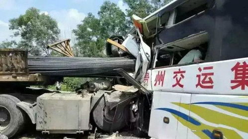 校车爆炸致5死40伤 校车爆炸致5死40伤