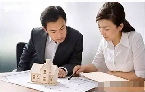 房产销售怎么翘客户（房产销售怎么和客户搭话）