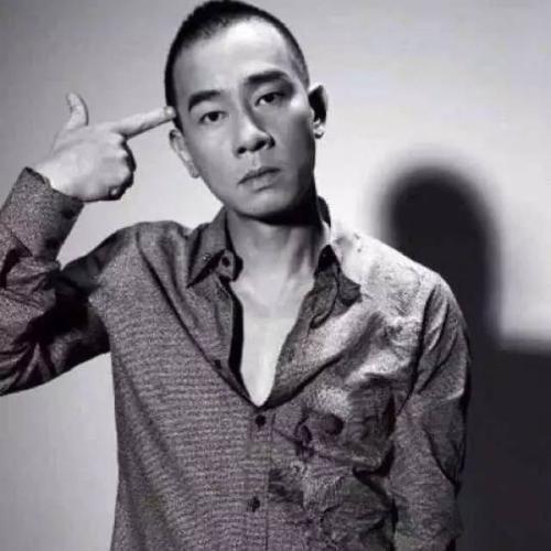 陈小春边哭边道歉(陈小春边哭边道歉的歌) 陈小春边哭边道歉(陈小春边哭边道歉的歌)